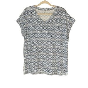 ORVIS NWOT white and blue diamond Aztec print with cap sleeve v-neck tee. Size L